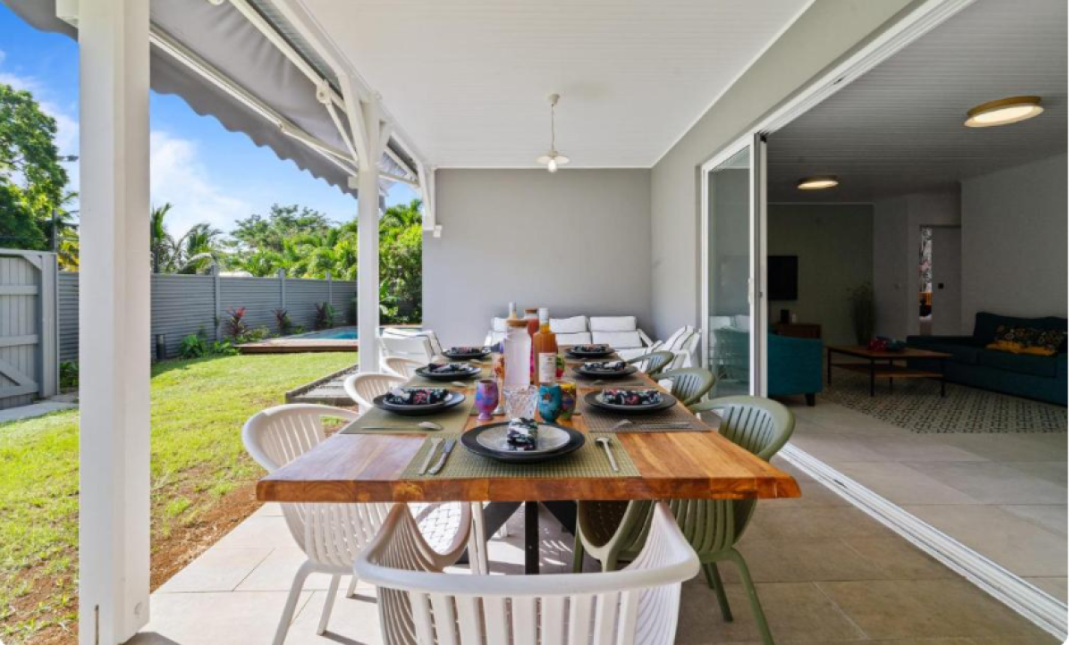 Location villa martinique 8 personnes  - coin repas extérieur